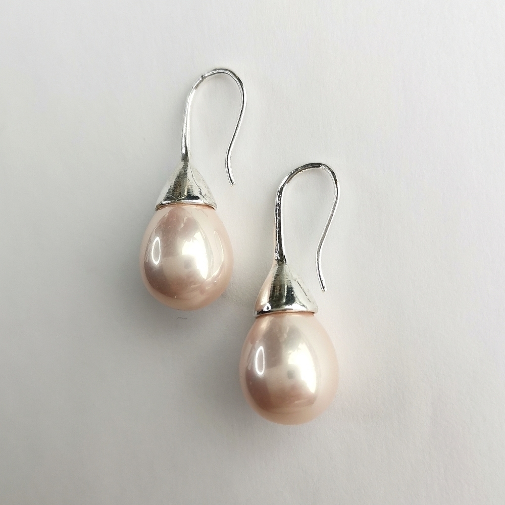 Blush Pink Pearl drop earrings in Silver NEW - Picture 5 of 5